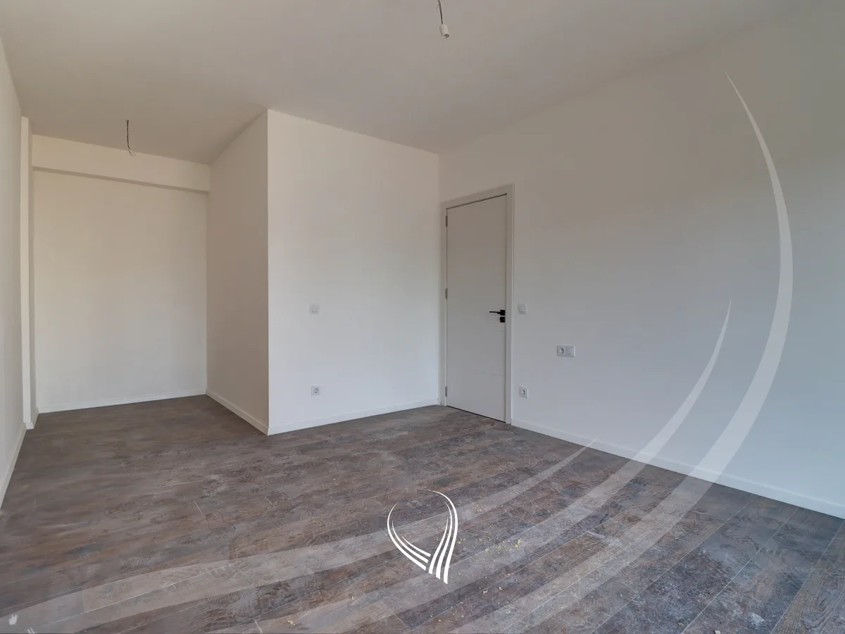 Banesë me 3 dhoma gjumi në shitje në lagjen Mati 1