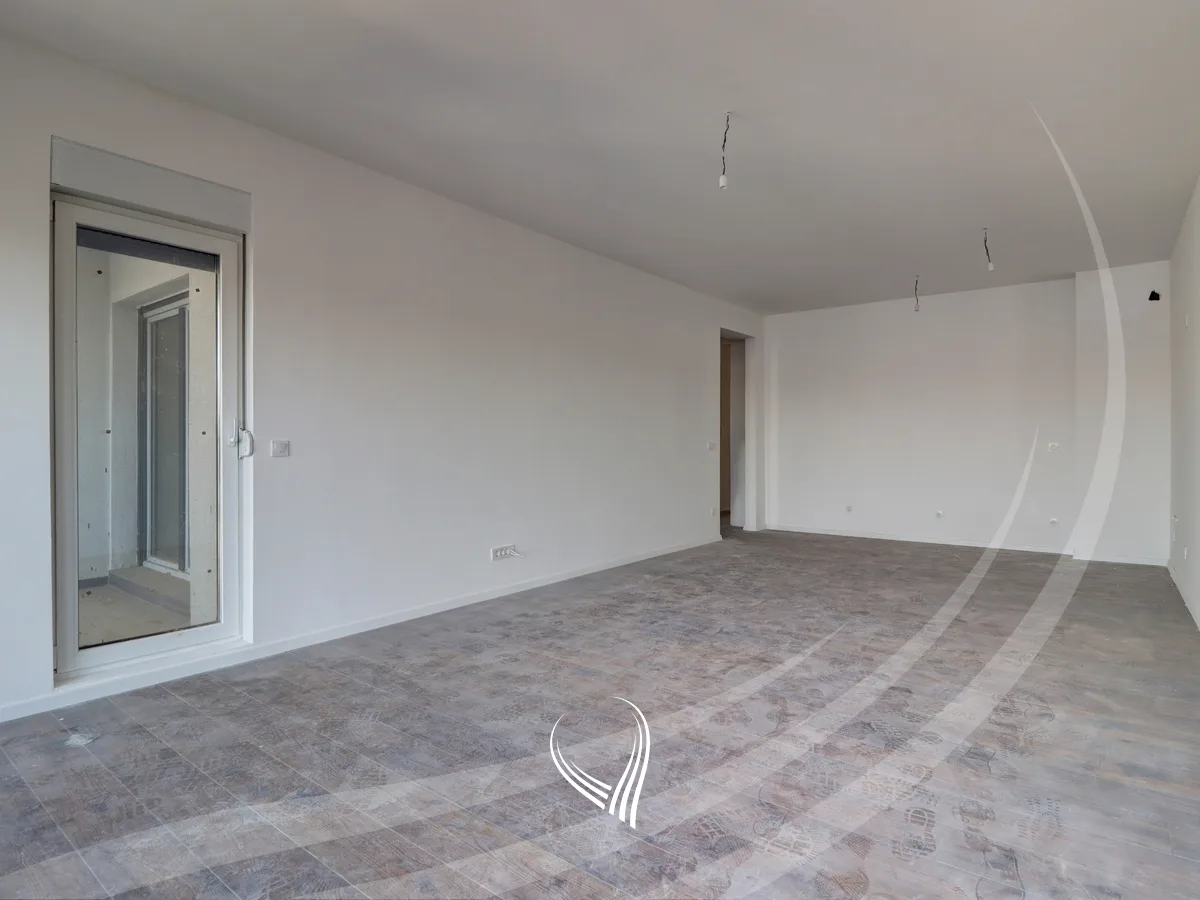 Banesë me 3 dhoma gjumi në shitje në lagjen Mati 1