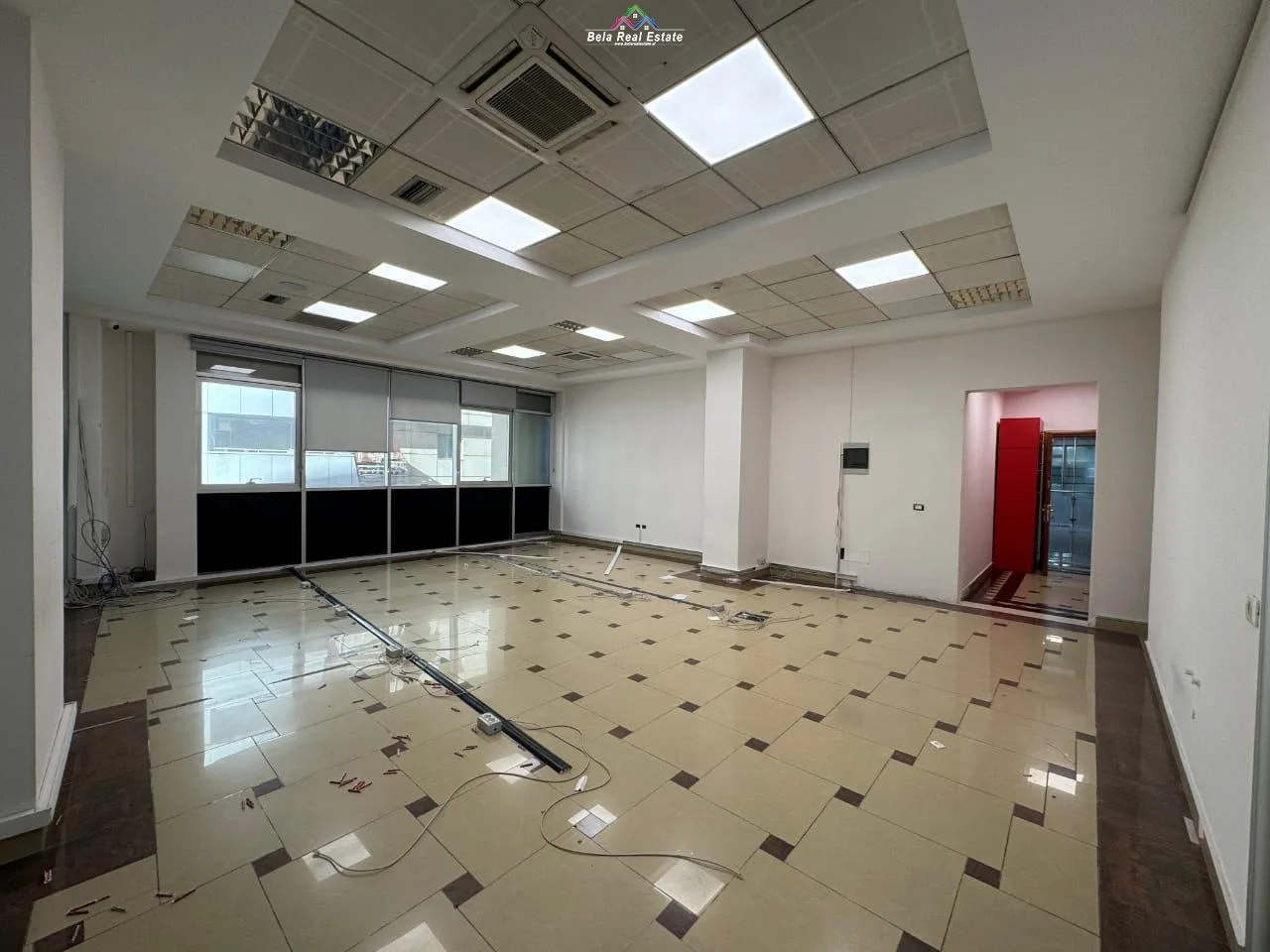Jepet me qera Zyre tek Rruga e Barrikadave ( ID BZ2149) Tirane