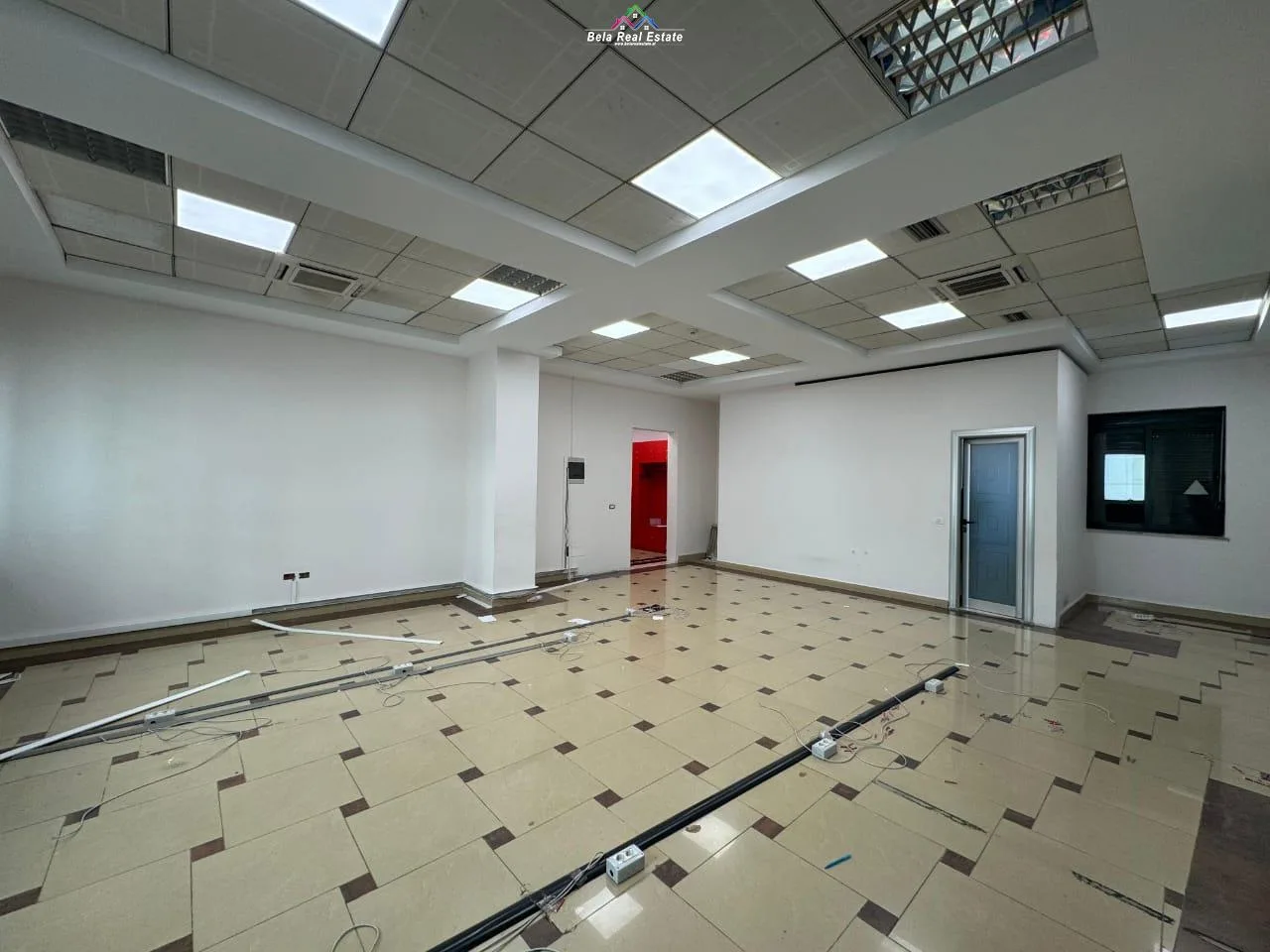 Jepet me qera Zyre tek Rruga e Barrikadave ( ID BZ2149) Tirane