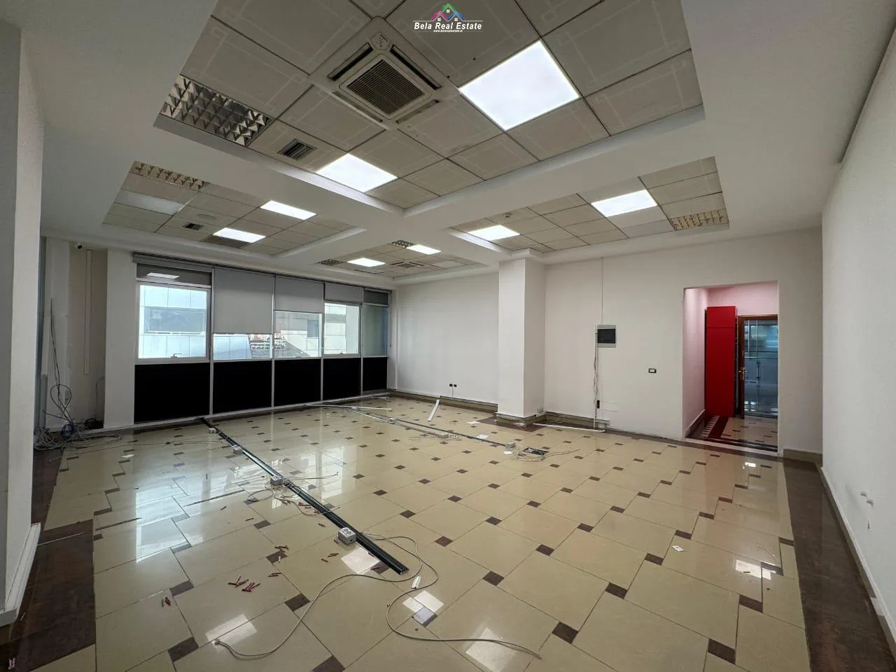 Jepet me qera Zyre tek Rruga e Barrikadave ( ID BZ2149) Tirane