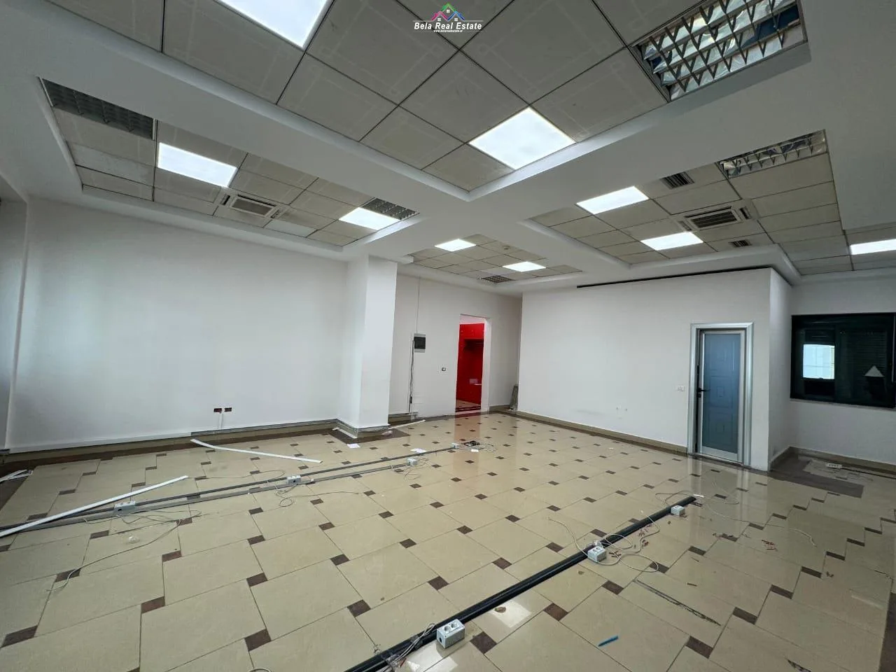 Jepet me qera Zyre tek Rruga e Barrikadave ( ID BZ2149) Tirane