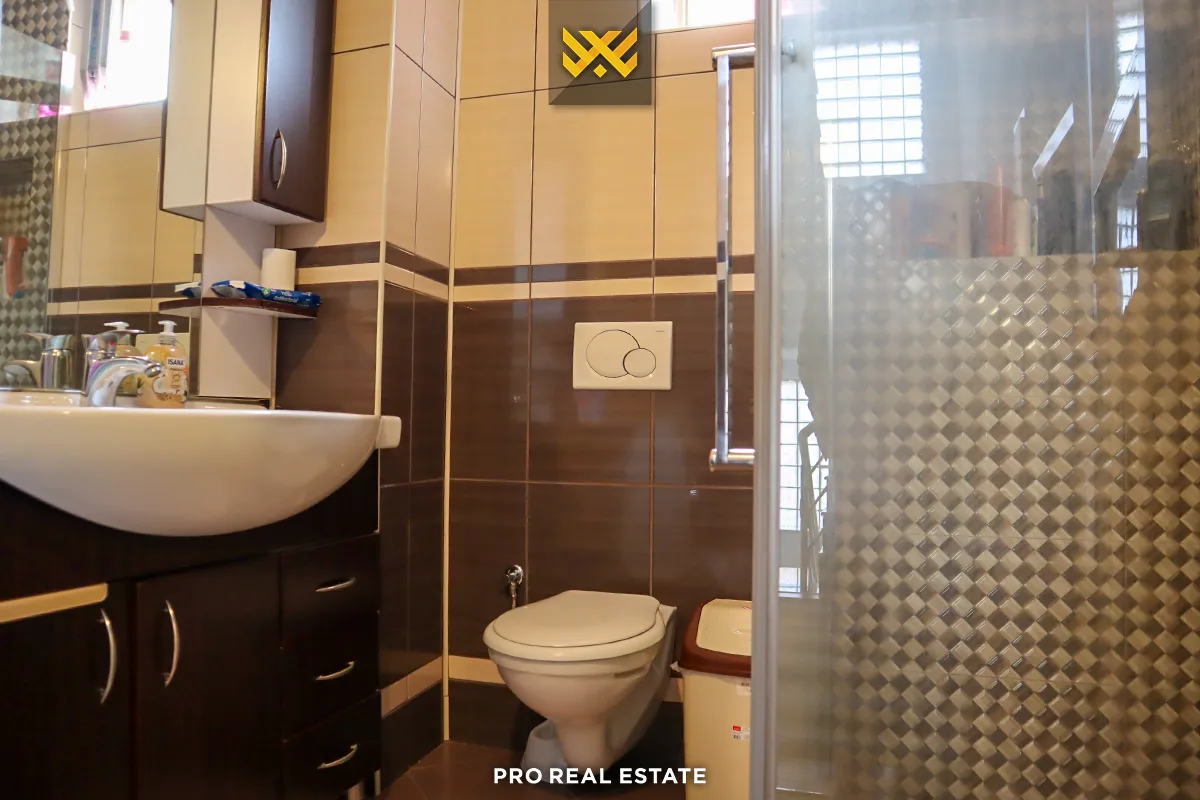 Shtëpi 554m² për #SHITJE në Lagjen Gjinaj