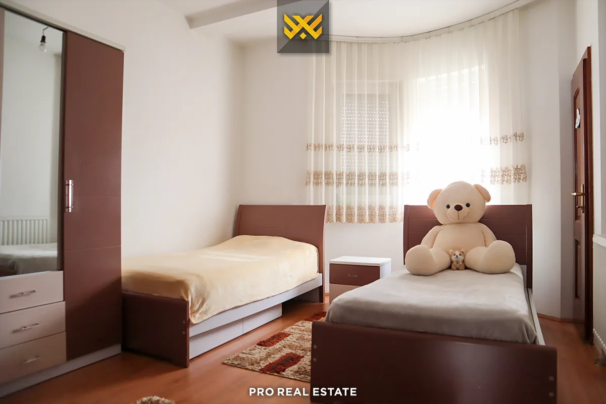 Shtëpi 554m² për #SHITJE në Lagjen Gjinaj