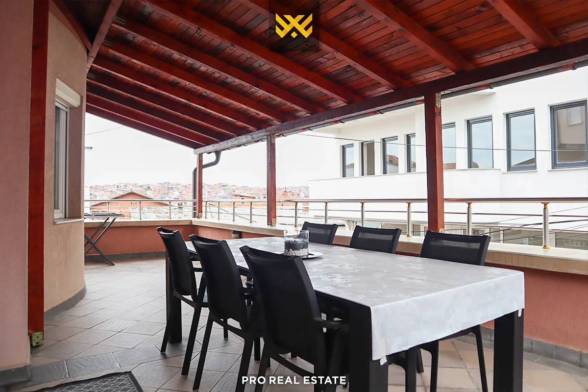 Shtëpi 554m² për #SHITJE në Lagjen Gjinaj