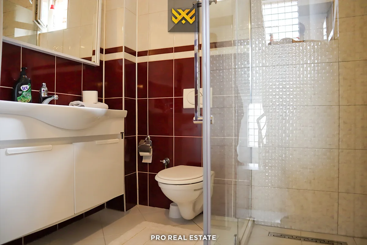 Shtëpi 554m² për #SHITJE në Lagjen Gjinaj