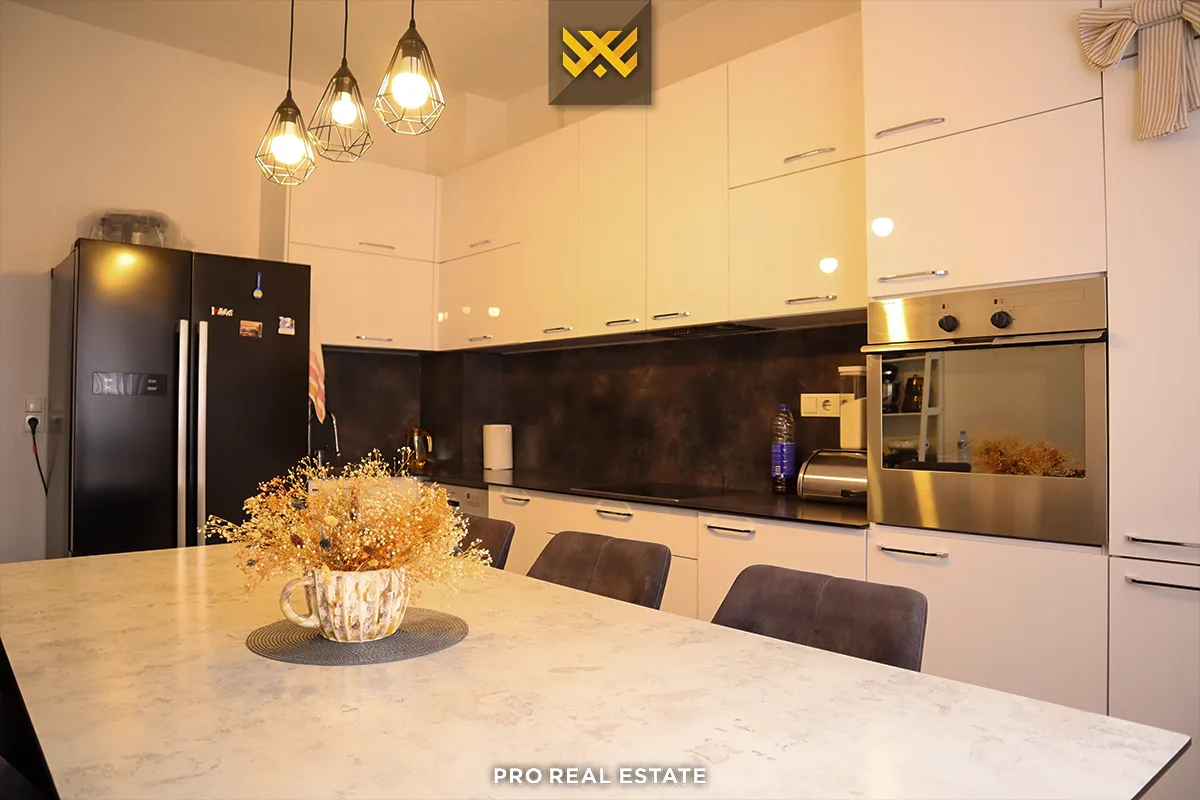 Shtëpi 554m² për #SHITJE në Lagjen Gjinaj