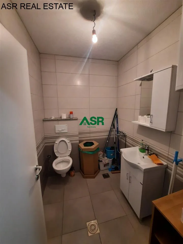 Lëshohet banesa me qira per zyre në lagjën Tophane