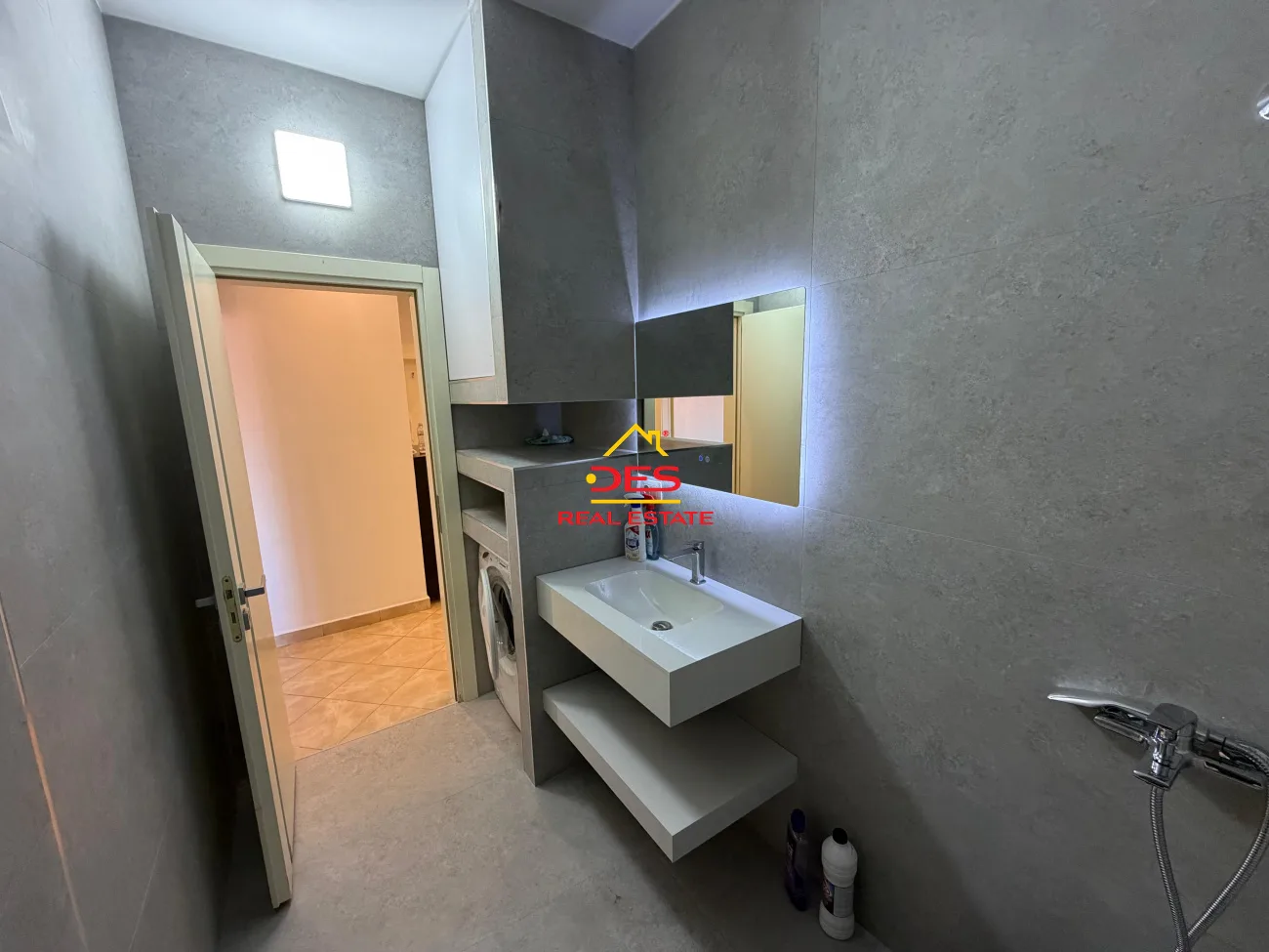 Jepet me qira apartament 2+1 pranë hotel partner, vlorë