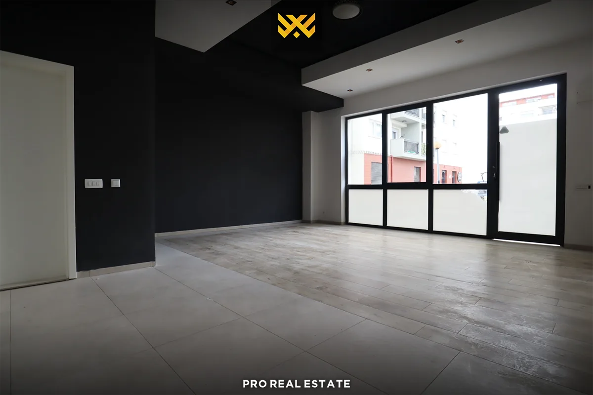 Lokal 98.3m² për #SHITJE në Emshir.