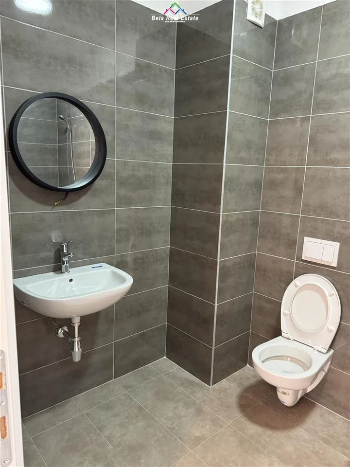 Zyre me qera 1+1 tek Farmacia 10 (ID BZ2370) Tirane
