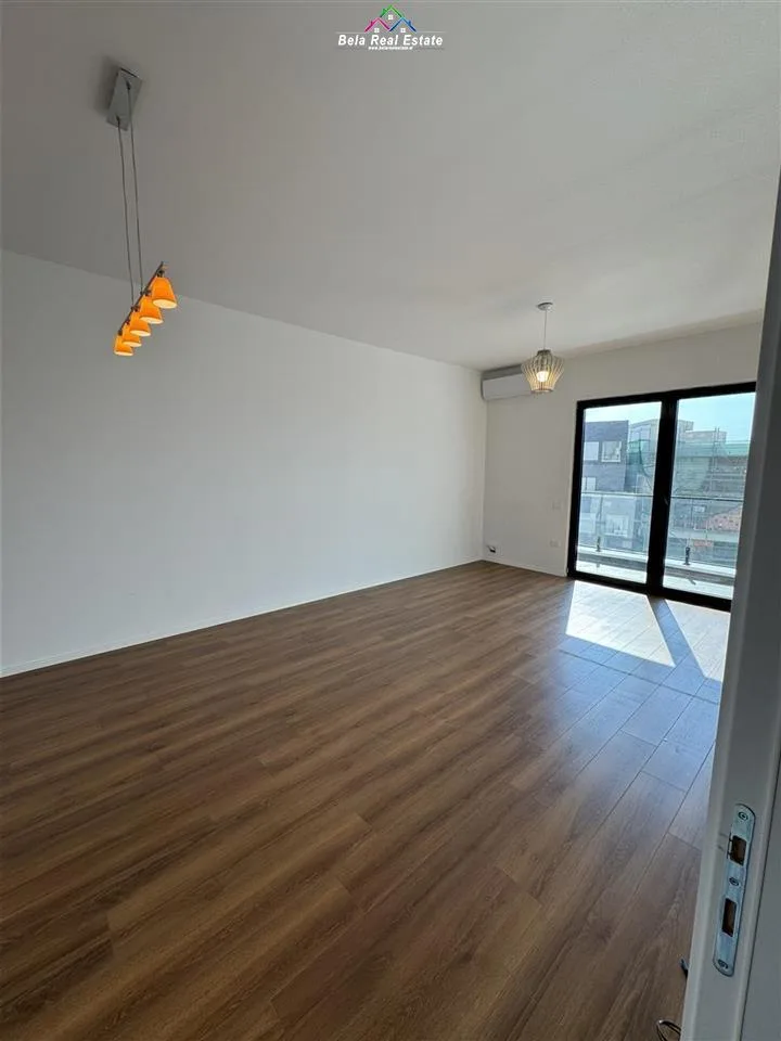 Zyre me qera 1+1 tek Farmacia 10 (ID BZ2370) Tirane
