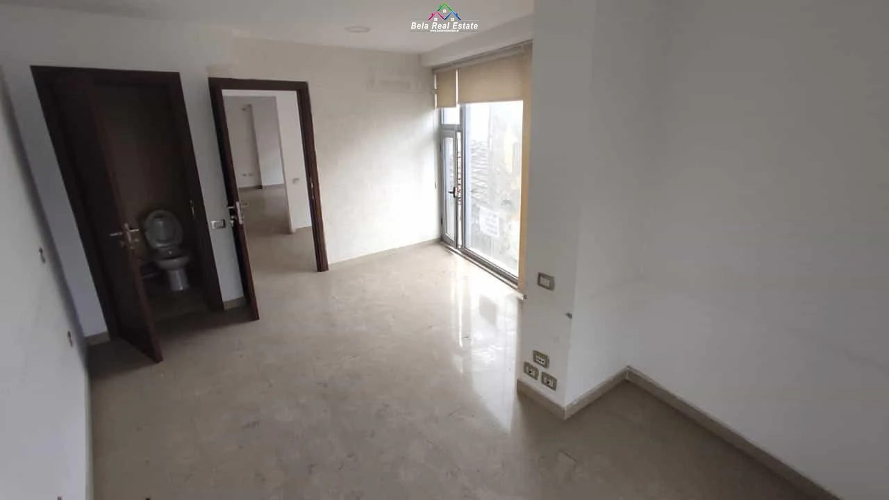 Zyre Me Qera Tek Pazari i Ri (ID BZ2551)Tirane
