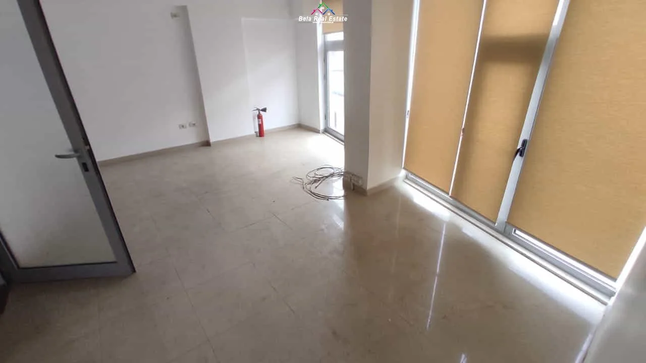 Zyre Me Qera Tek Pazari i Ri (ID BZ2551)Tirane