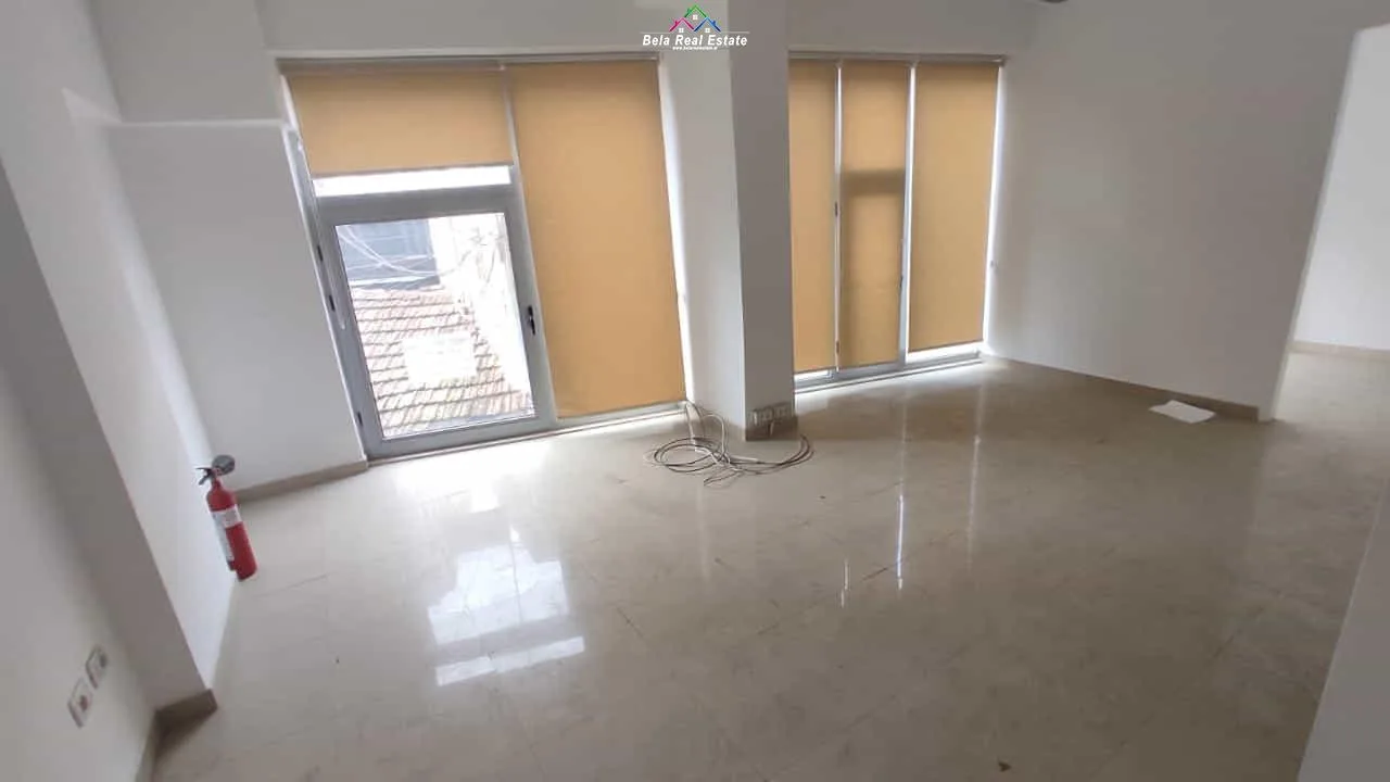 Zyre Me Qera Tek Pazari i Ri (ID BZ2551)Tirane