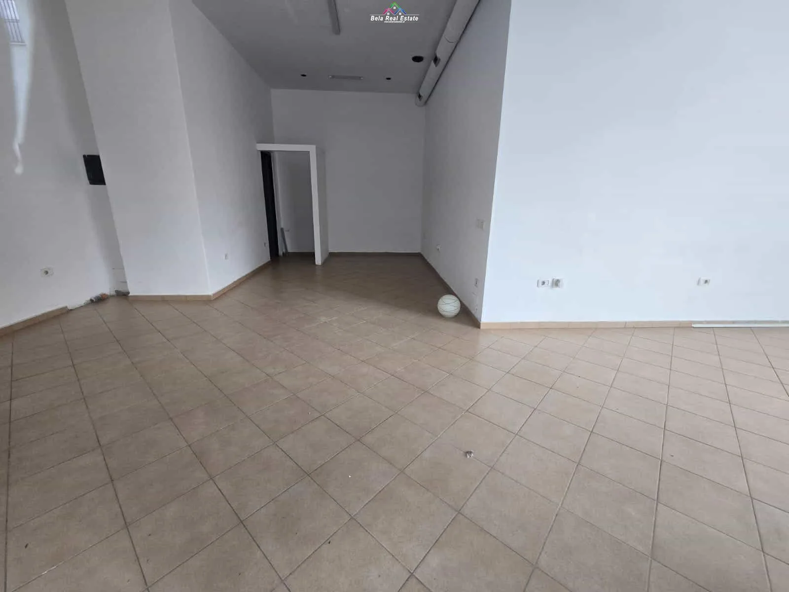 Dyqan Me Qera Tek Bulevardi Zogu i Pare (ID BZ232) Tirane