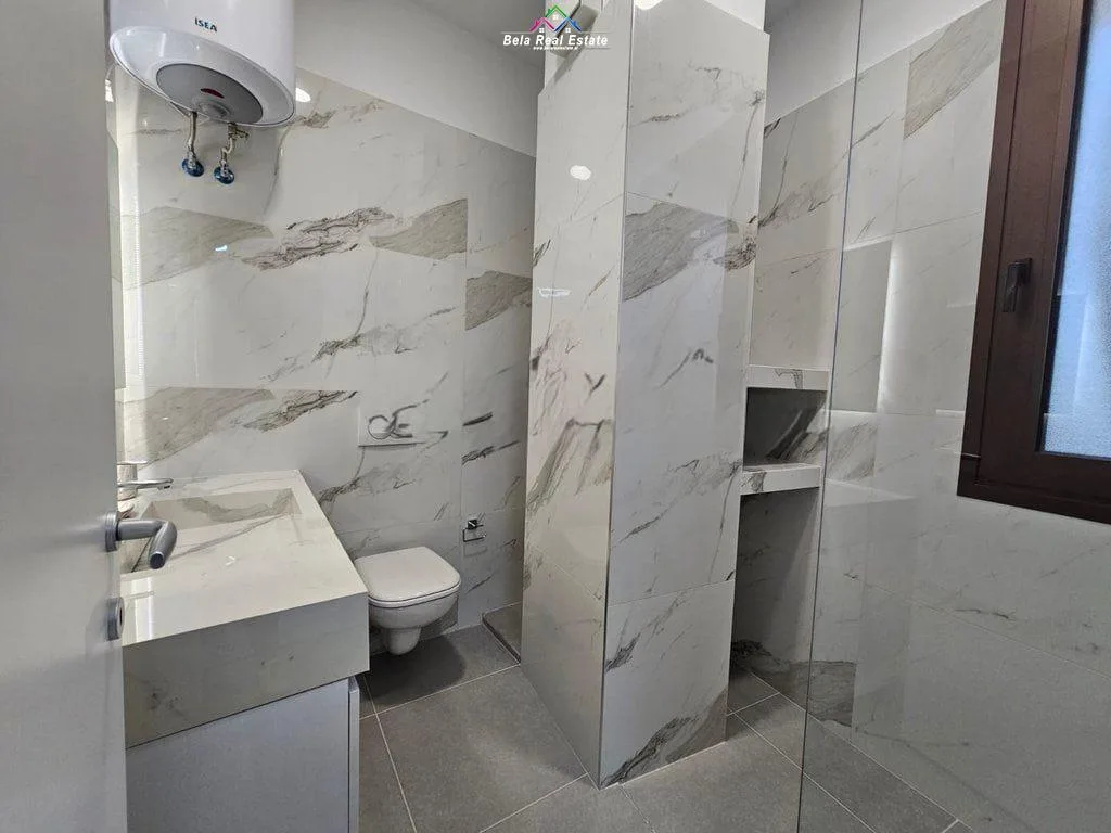 Apartament Me Qera 2+1+2 tek Rruga e Barrikadave (ID B2201600) Tirane