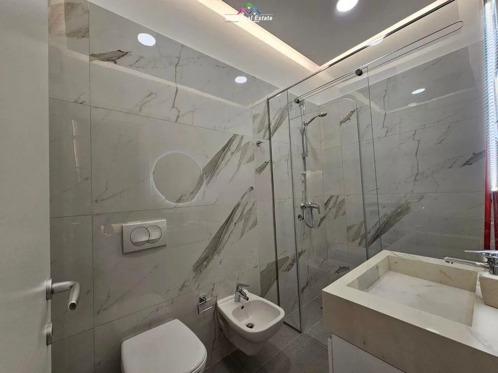 Apartament Me Qera 2+1+2 tek Rruga e Barrikadave (ID B2201600) Tirane