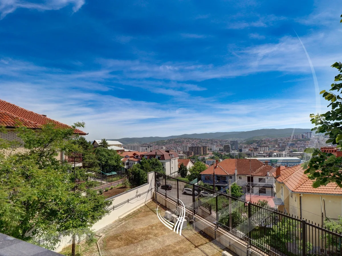 Objekt afarist 610m2 me qira në lagjen Arbëria-Dragodan