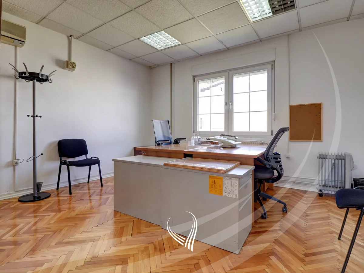 Objekt afarist 610m2 me qira në lagjen Arbëria-Dragodan