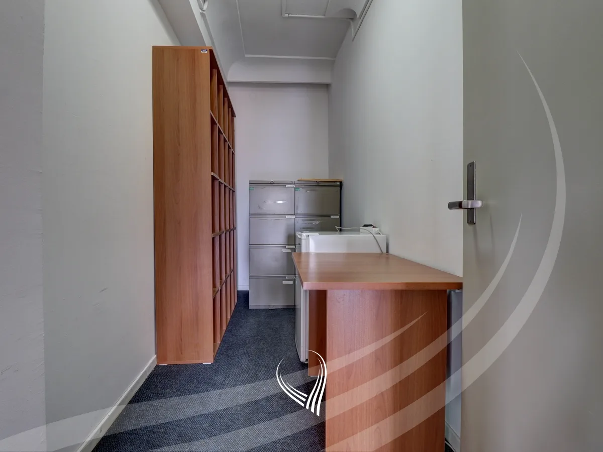 Objekt afarist 610m2 me qira në lagjen Arbëria-Dragodan