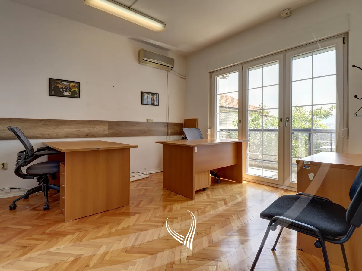 Objekt afarist 610m2 me qira në lagjen Arbëria-Dragodan