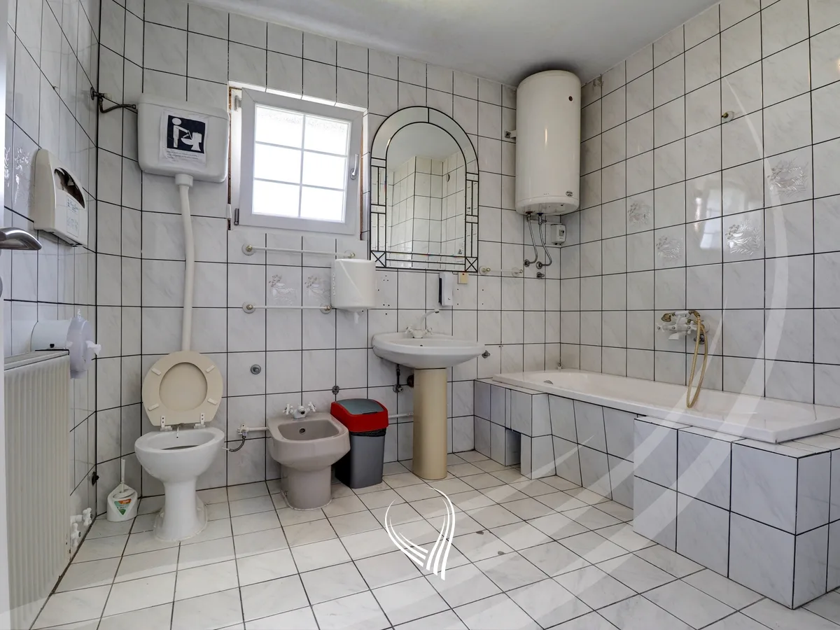 Objekt afarist 610m2 me qira në lagjen Arbëria-Dragodan