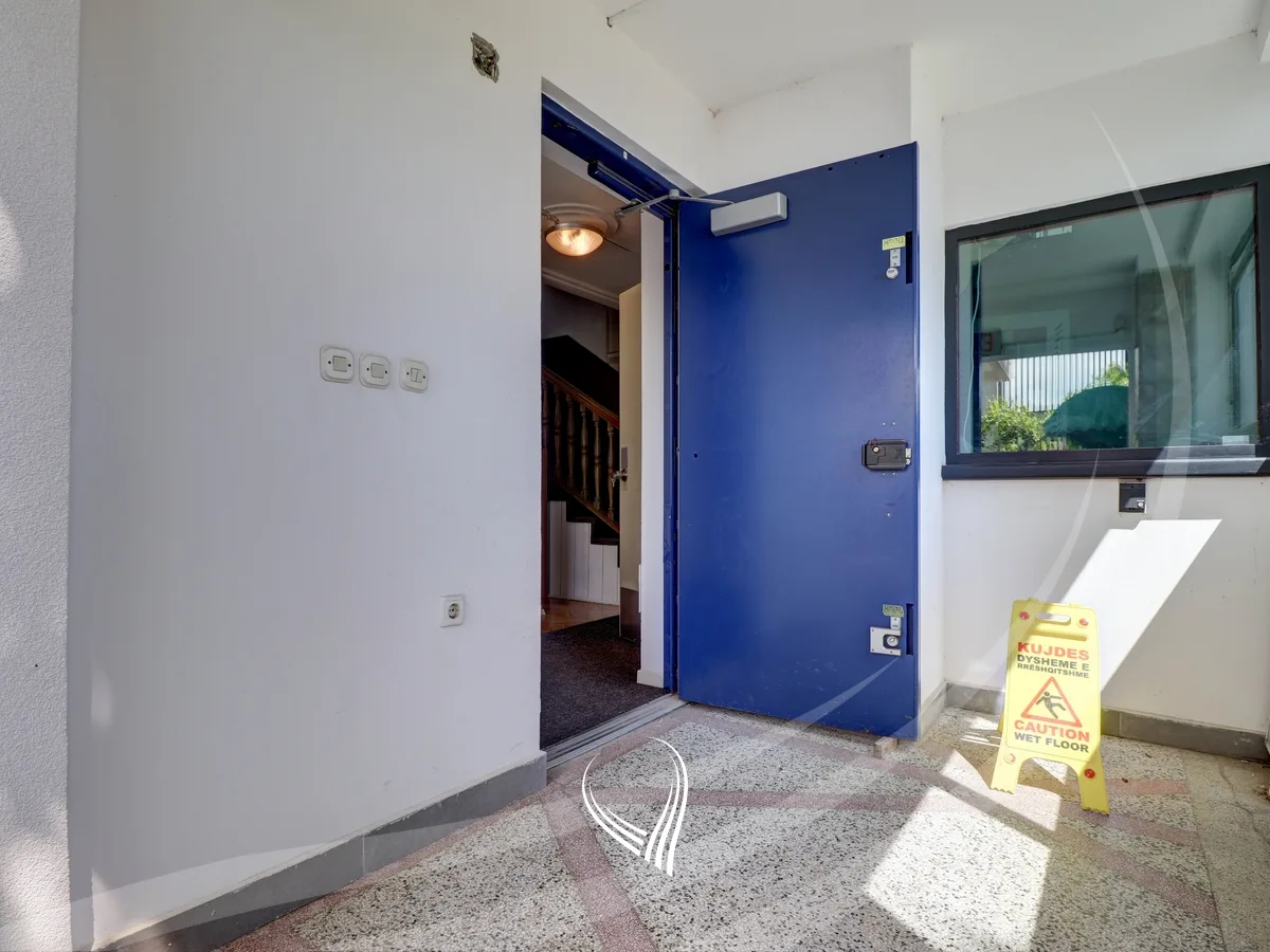 Objekt afarist 610m2 me qira në lagjen Arbëria-Dragodan