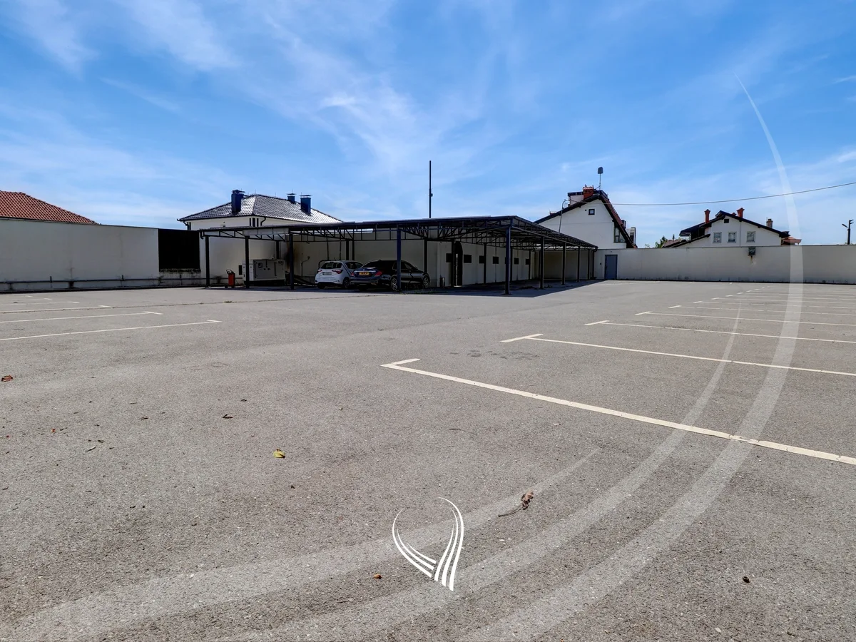 Objekt afarist 610m2 me qira në lagjen Arbëria-Dragodan