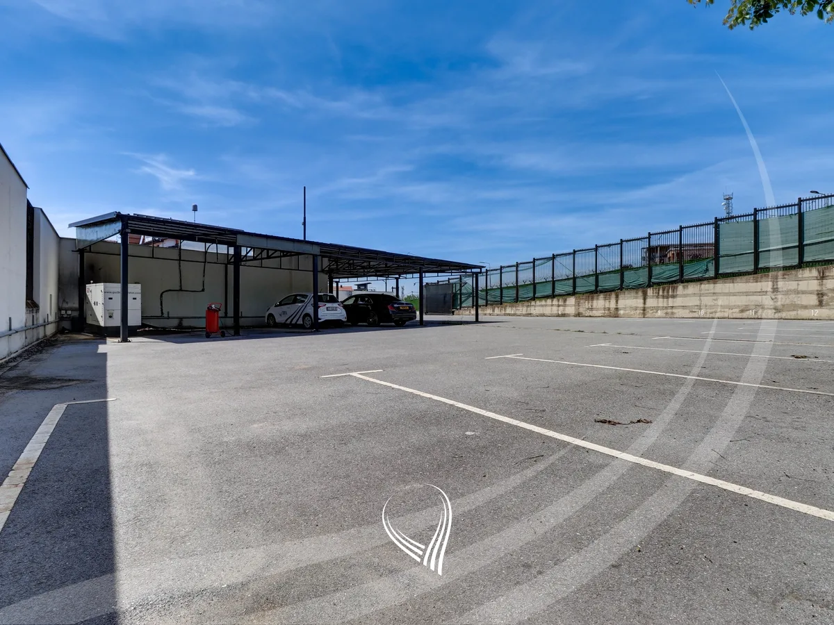 Objekt afarist 610m2 me qira në lagjen Arbëria-Dragodan