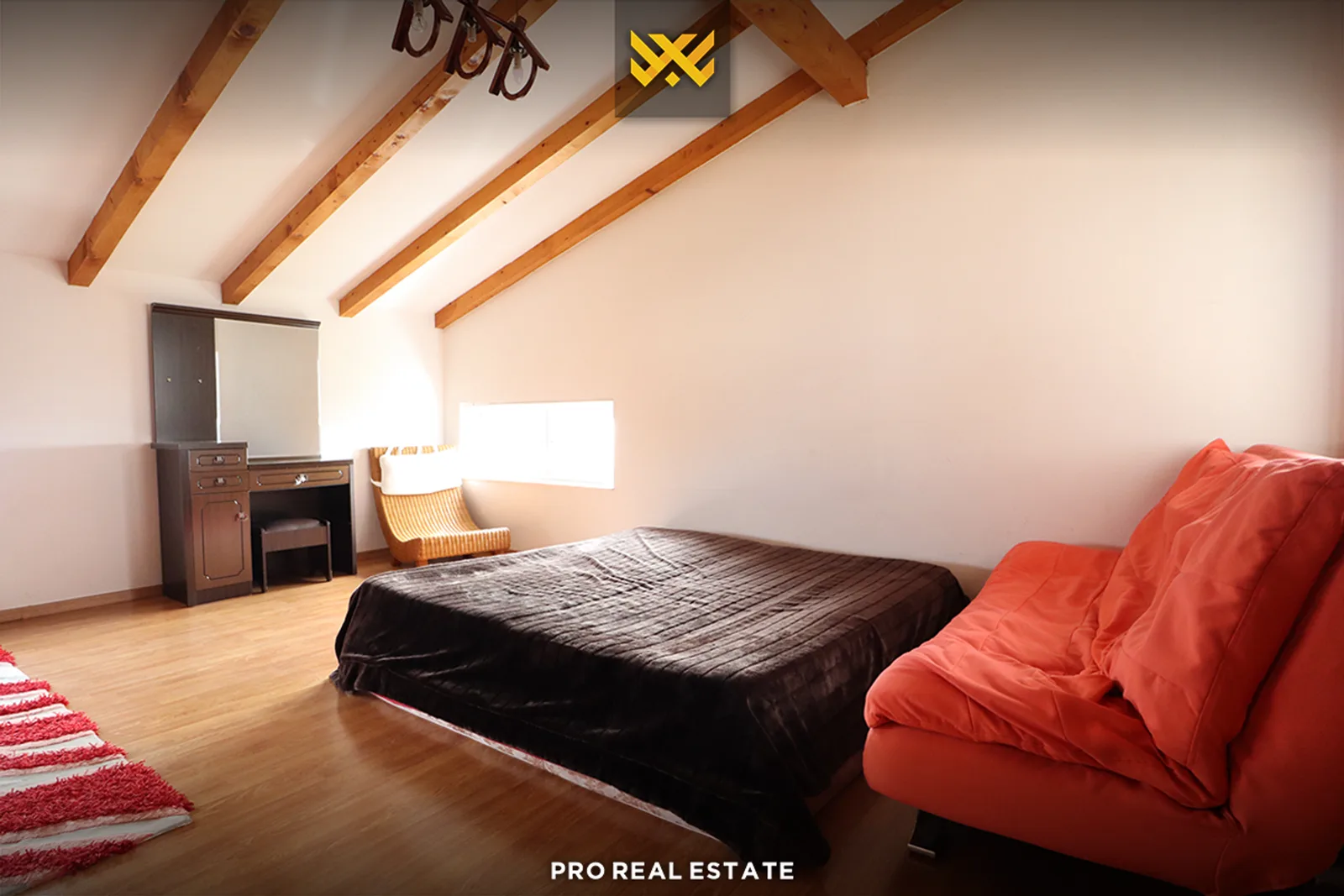 Shtëpi 565m² në #SHITJE në Veternik.