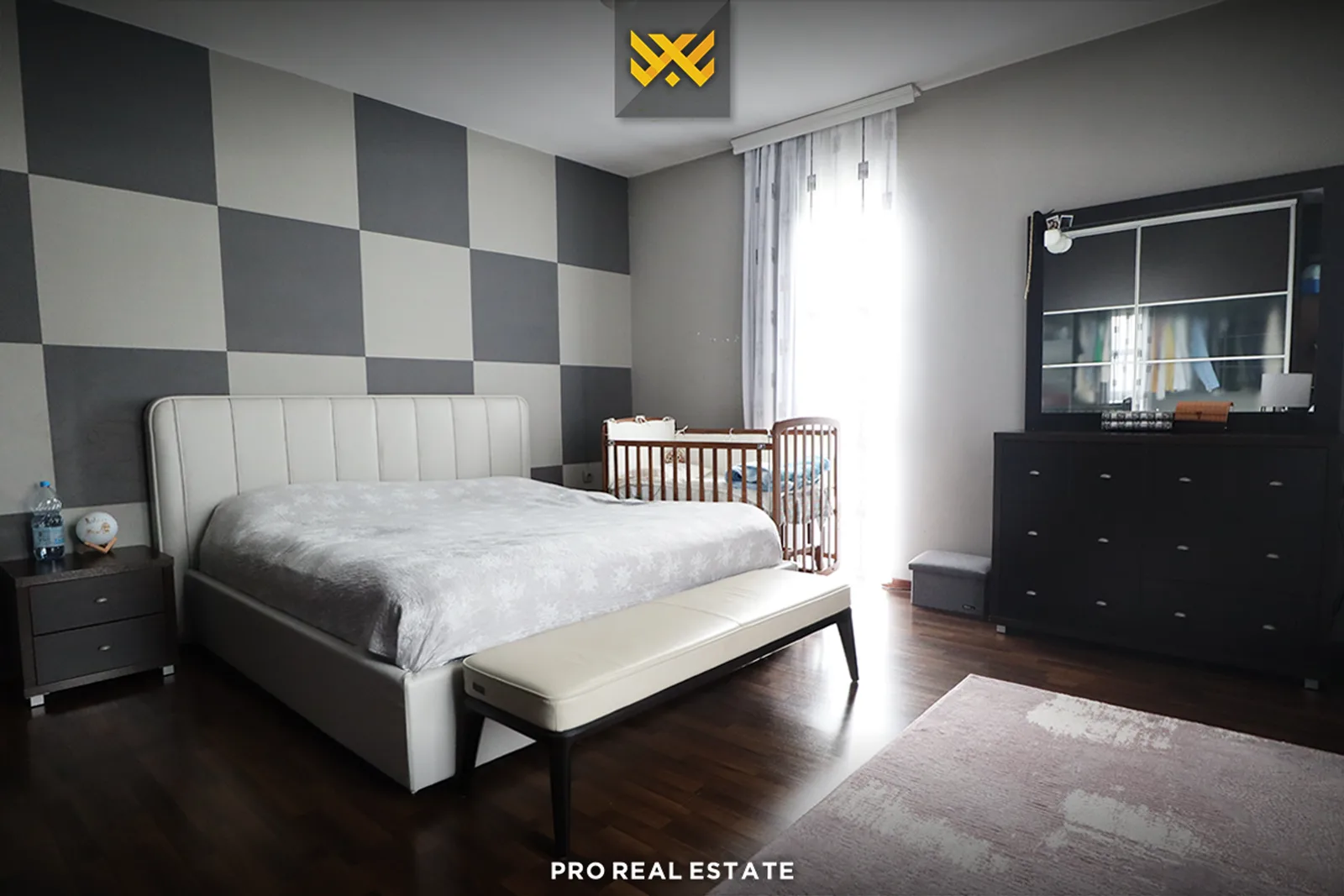 Shtëpi 565m² në #SHITJE në Veternik.
