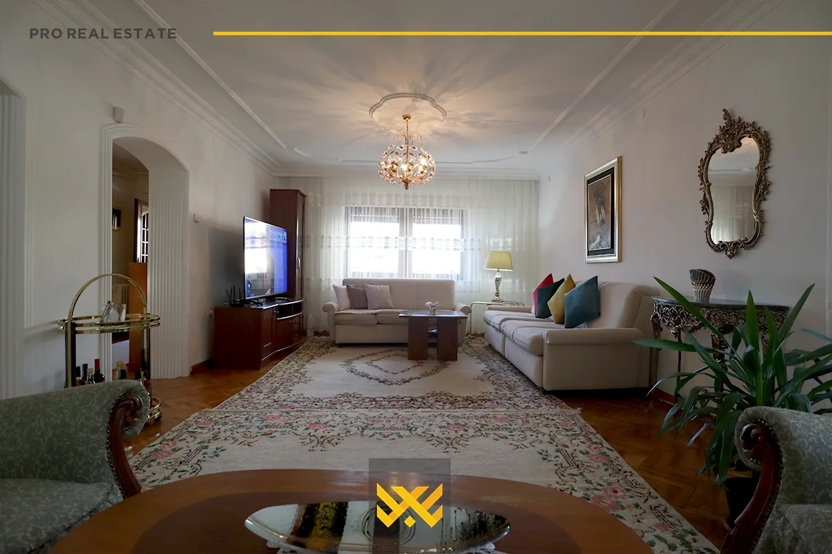 Shtëpi 260m² + 420m² në #SHITJE në Aktash.