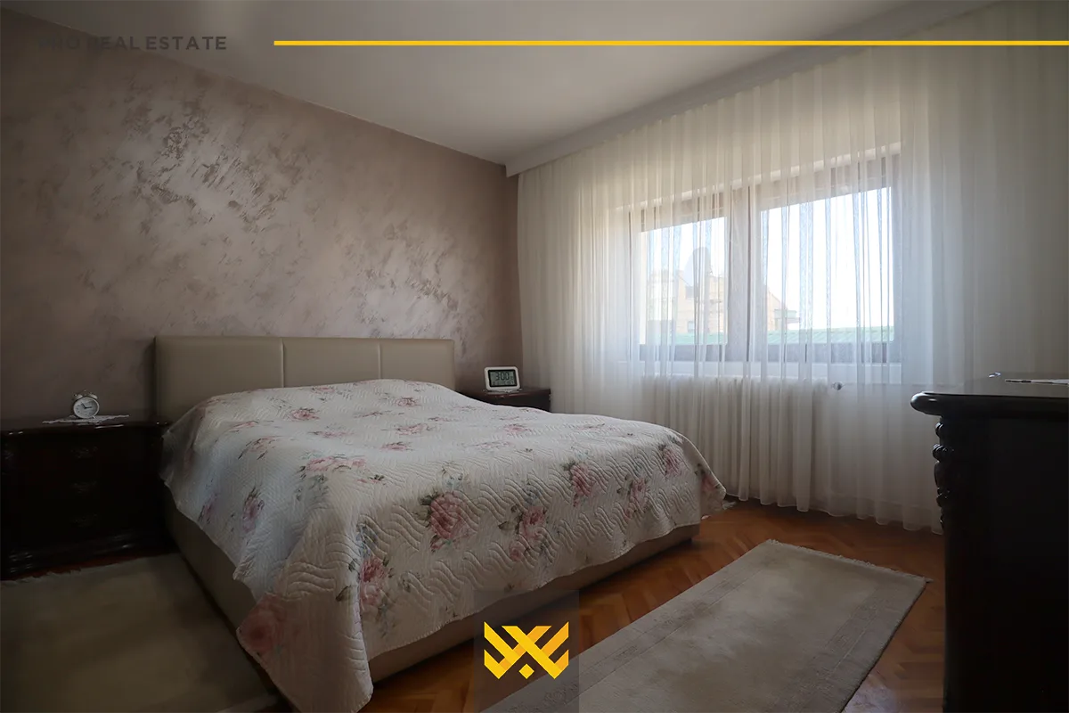 Shtëpi 260m² + 420m² në #SHITJE në Aktash.