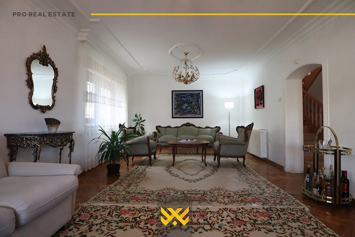 Shtëpi 260m² + 420m² në #SHITJE në Aktash.