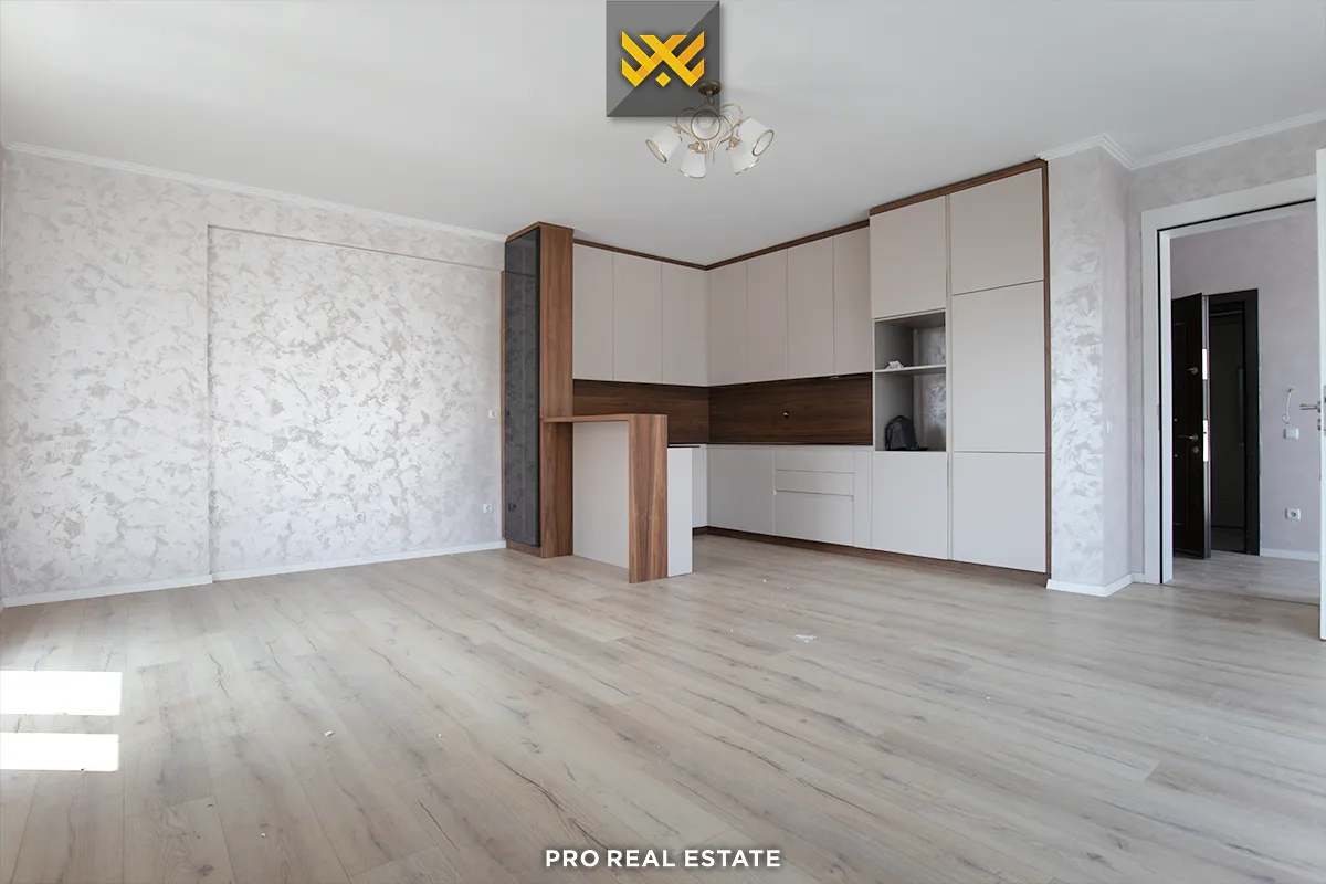 Banesë Pentohuse / Zyrë 130m² + 80m² me #QIRA në Lagjen e Muhaxherëve.
