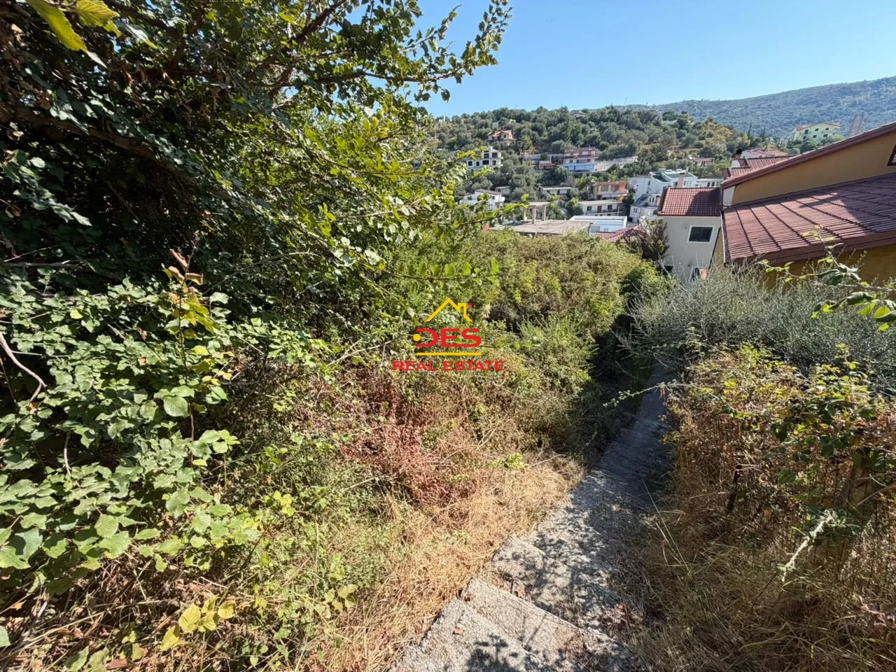 Shitet tokë-truall në kuzum baba, vlorë.