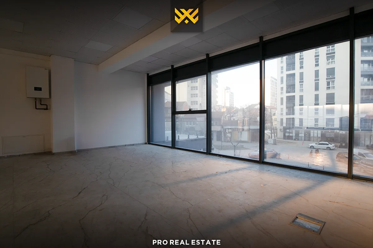 Lokal 215m² me #QIRA në Tophane.