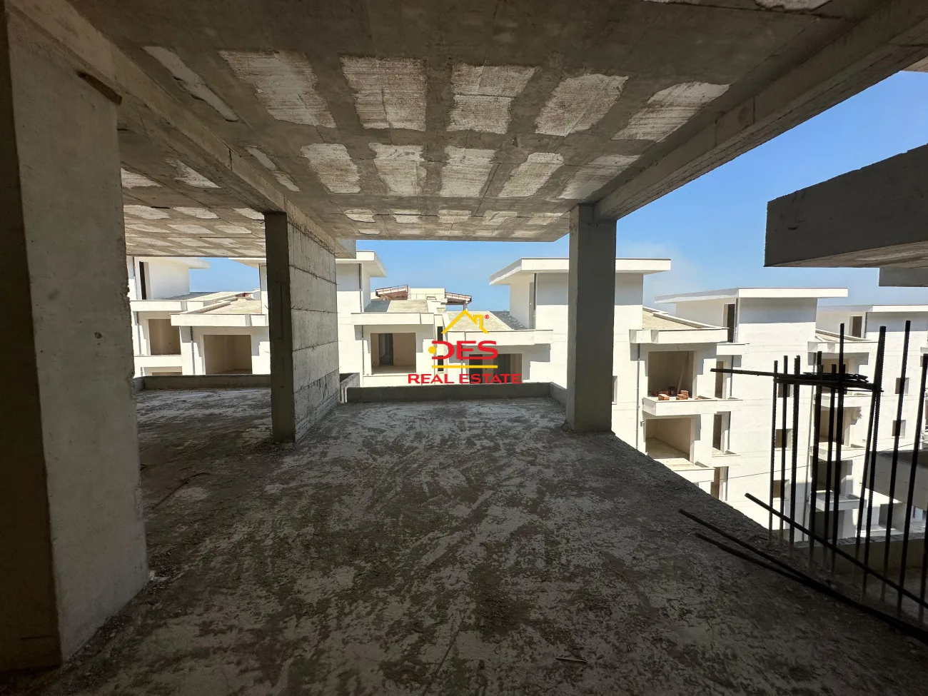 Shitet apartament 1+1 me këste në kodër lungomare,vlorë