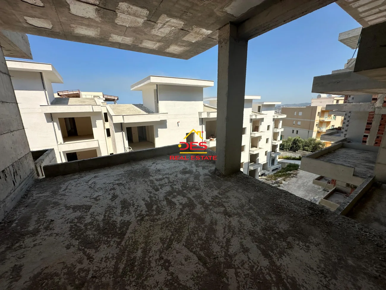 Shitet apartament 1+1 me këste në kodër lungomare,vlorë
