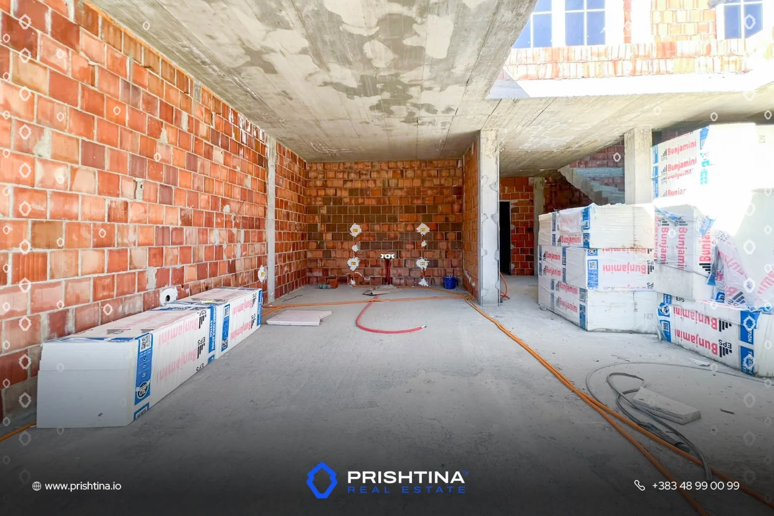 Shtëpi në shitje 500m² + 2 ari oborr në Bërnicë të Epërme