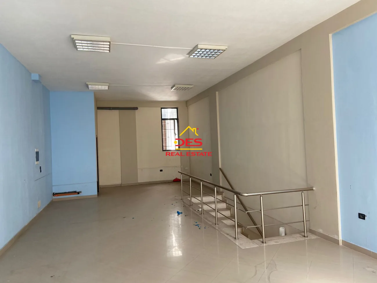 Shitet ambjent biznesi në qendër të qytetit, elbasan.