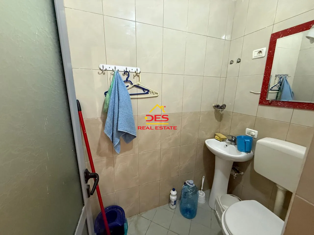 Jepet me qira ambient biznesi pranë kishës ortodokse, vlorë
