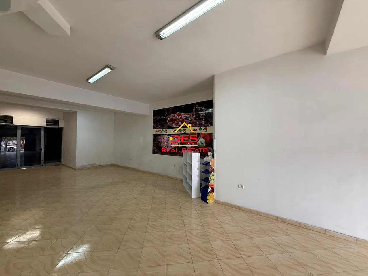 Jepet me qira ambient biznesi pranë kishës ortodokse, vlorë