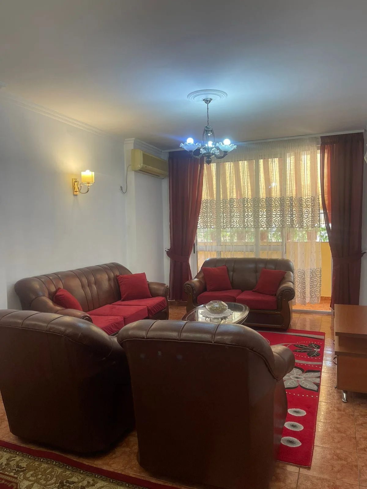 Apartament Me Qera 2+1 Tek Myslym Shyri (ID B220547) Tirane.