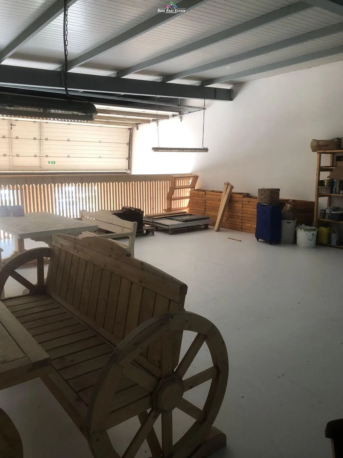 Magazine me Qera Ne Autostraden Tirane- Durres ( ID BM313) Tirane
