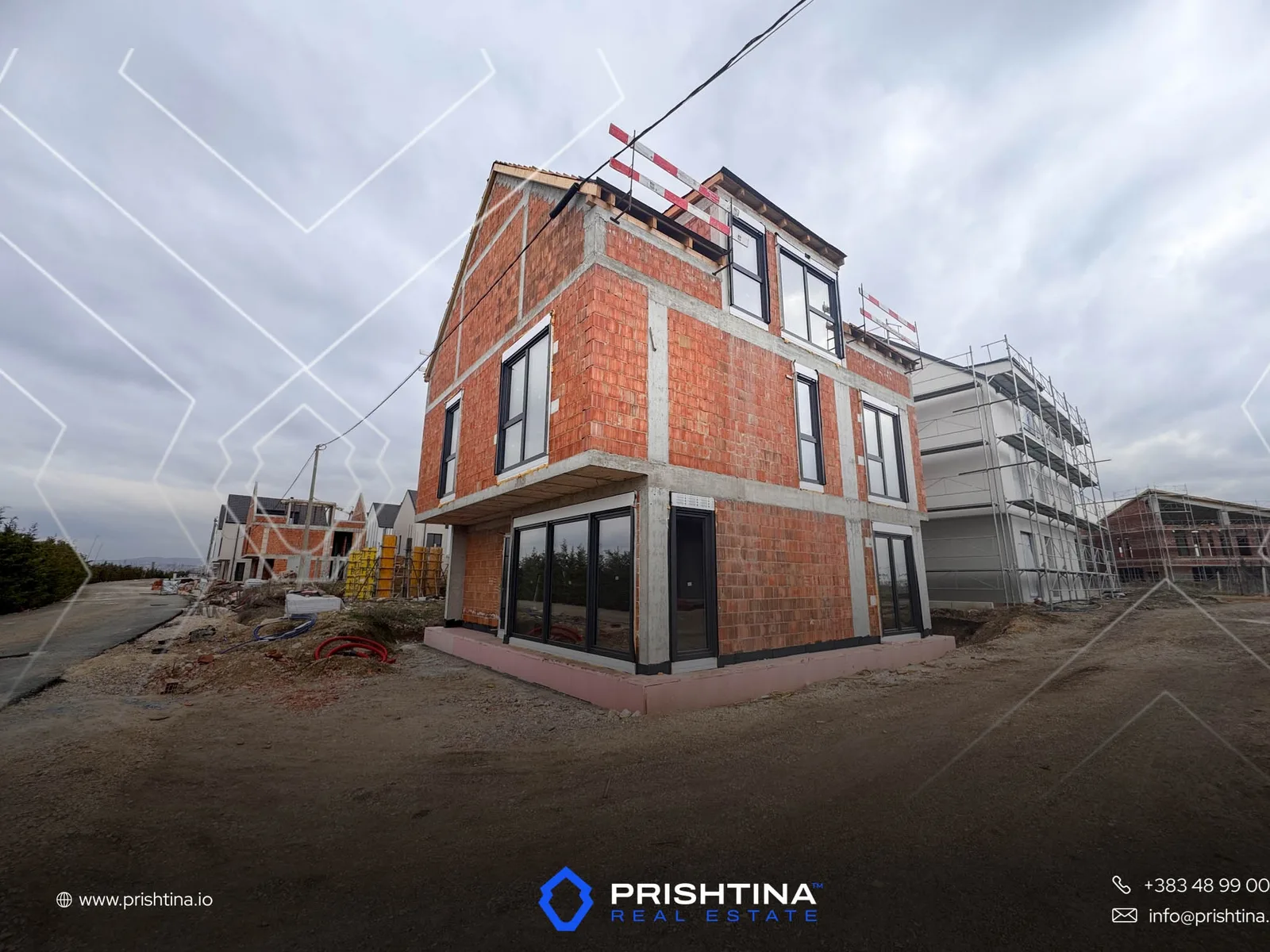 Shtëpi me #shitje në Qëndresa e Re 235m² 🏠✨