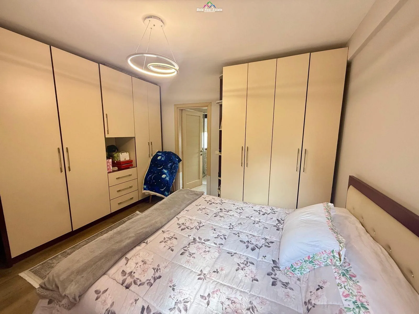 Apartament Per Shitje 3+1+ 2 Poste Parkimi tek Kopshti Botanik ( ID B130113) Tirane