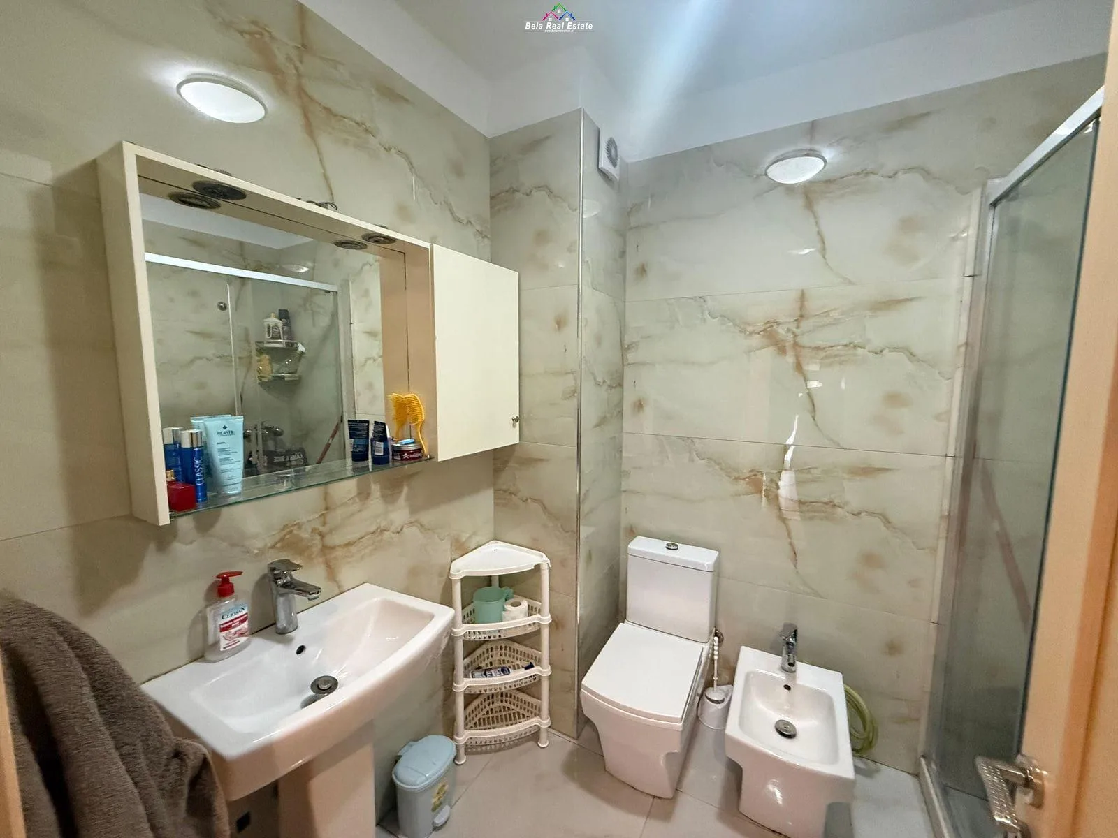 Apartament Per Shitje 3+1+ 2 Poste Parkimi tek Kopshti Botanik ( ID B130113) Tirane