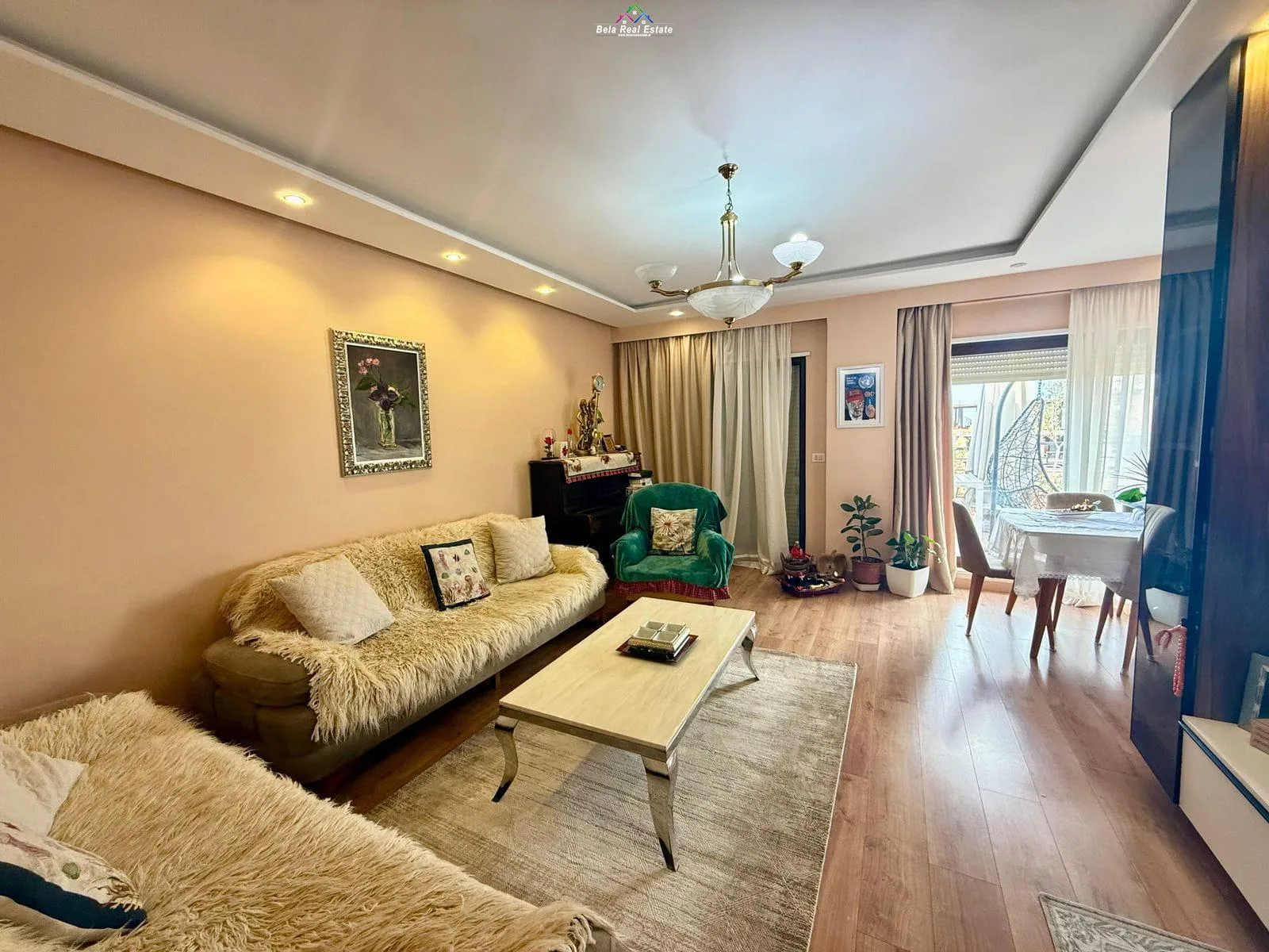 Apartament Per Shitje 3+1+ 2 Poste Parkimi tek Kopshti Botanik ( ID B130113) Tirane